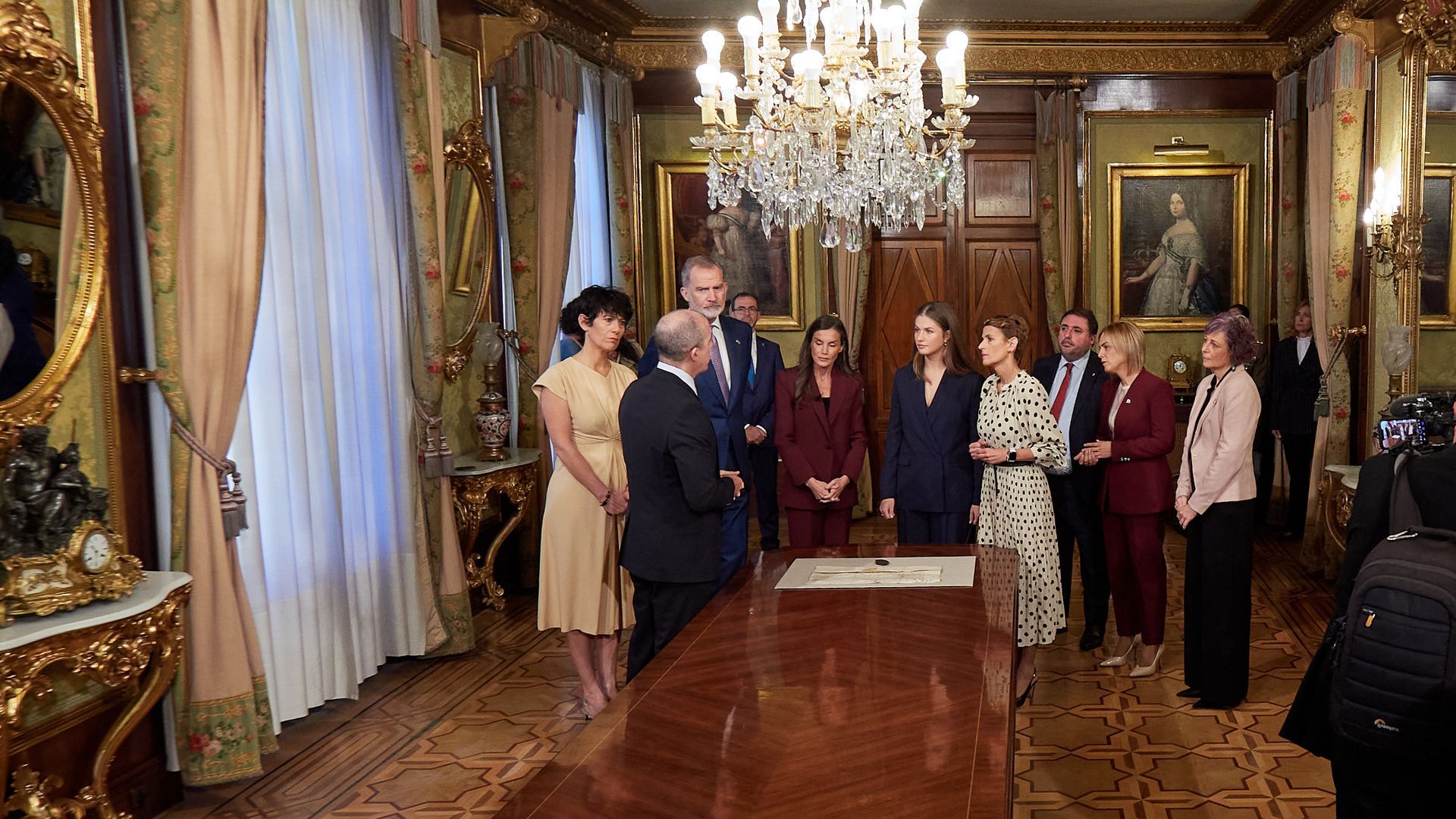 La firma de los reyes y la princesa en Libro de Oro del Palacio de Navarra