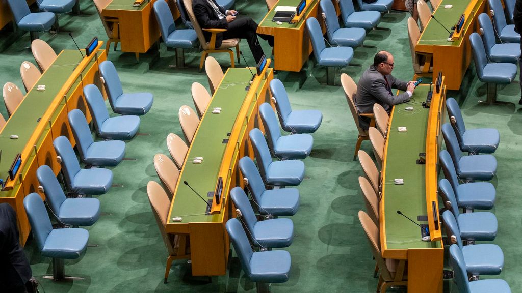 La imagen histórica de una sala casi vacía ONU ante Netanyahu: una chapa, un cuestionario y los detalles de su discurso