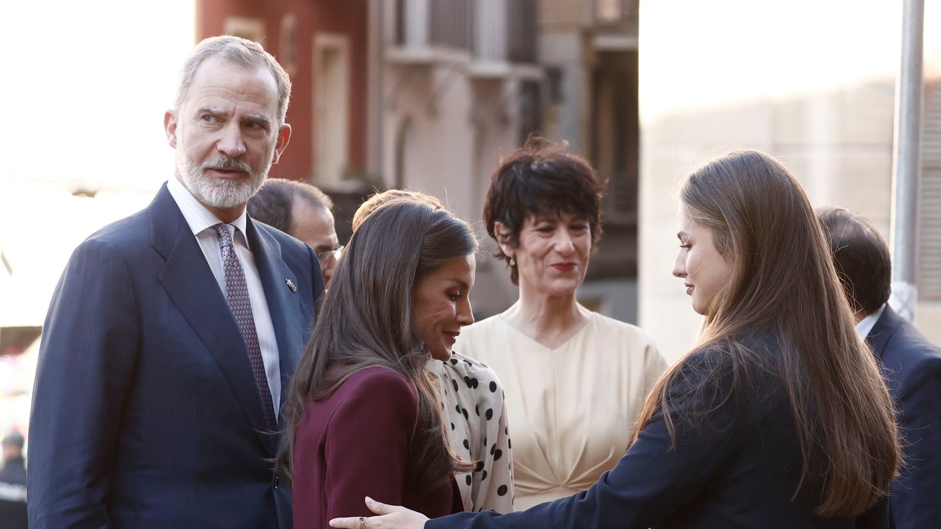 María Chivite y Elma Saiz reciben a los reyes y a la princesa Leonor