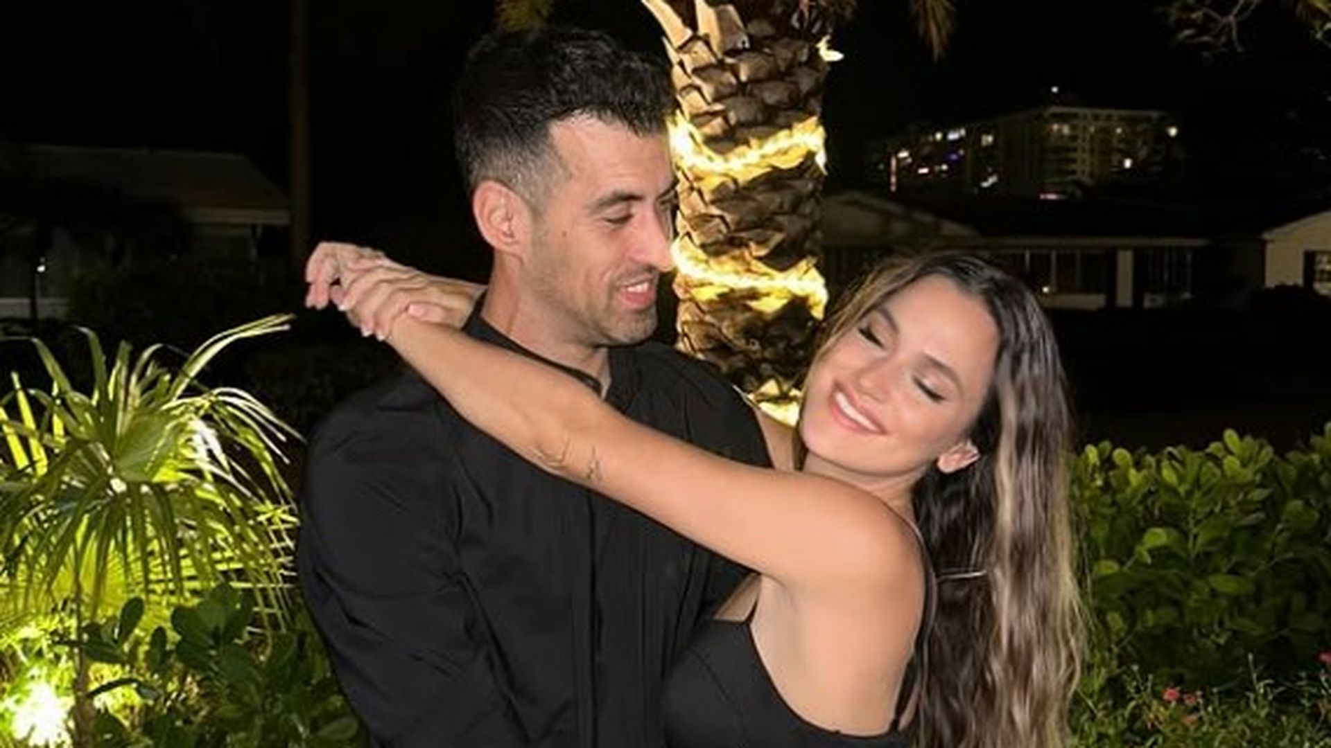 Sergio Busquets y Elena Galera