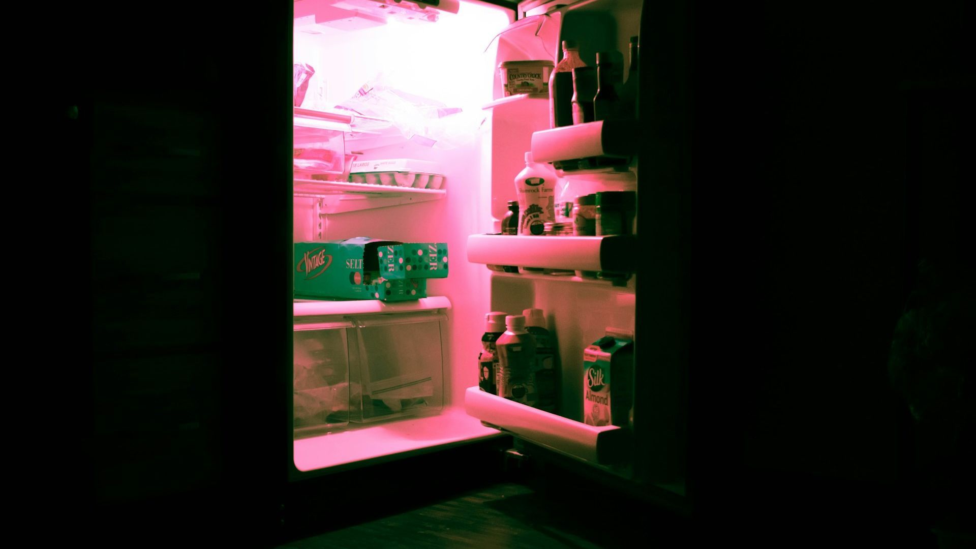 Un frigorífico abierto