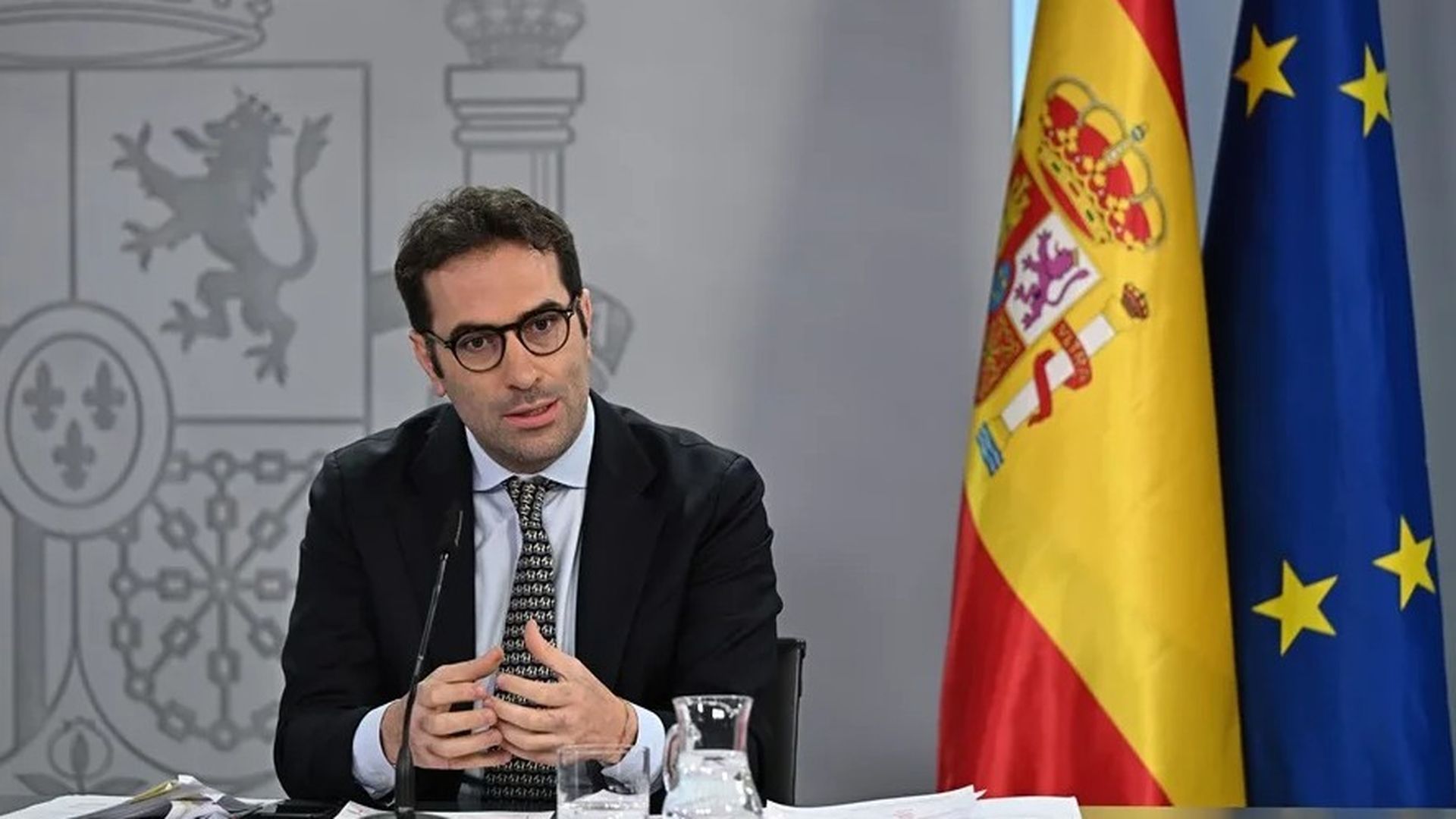 Cuerpo señala que el "triplete insólito" de mejoras de nota evidencia la confianza en España