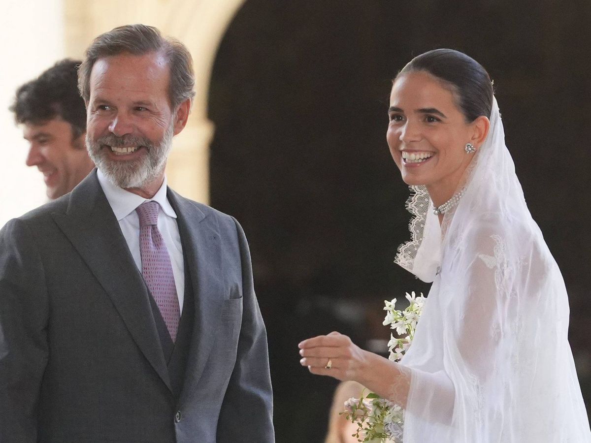 El vestido de Lucía Entrecanales en su boda con Laszlo Bene, al detalle:  bailarinas de Gucci y vestido de volantes