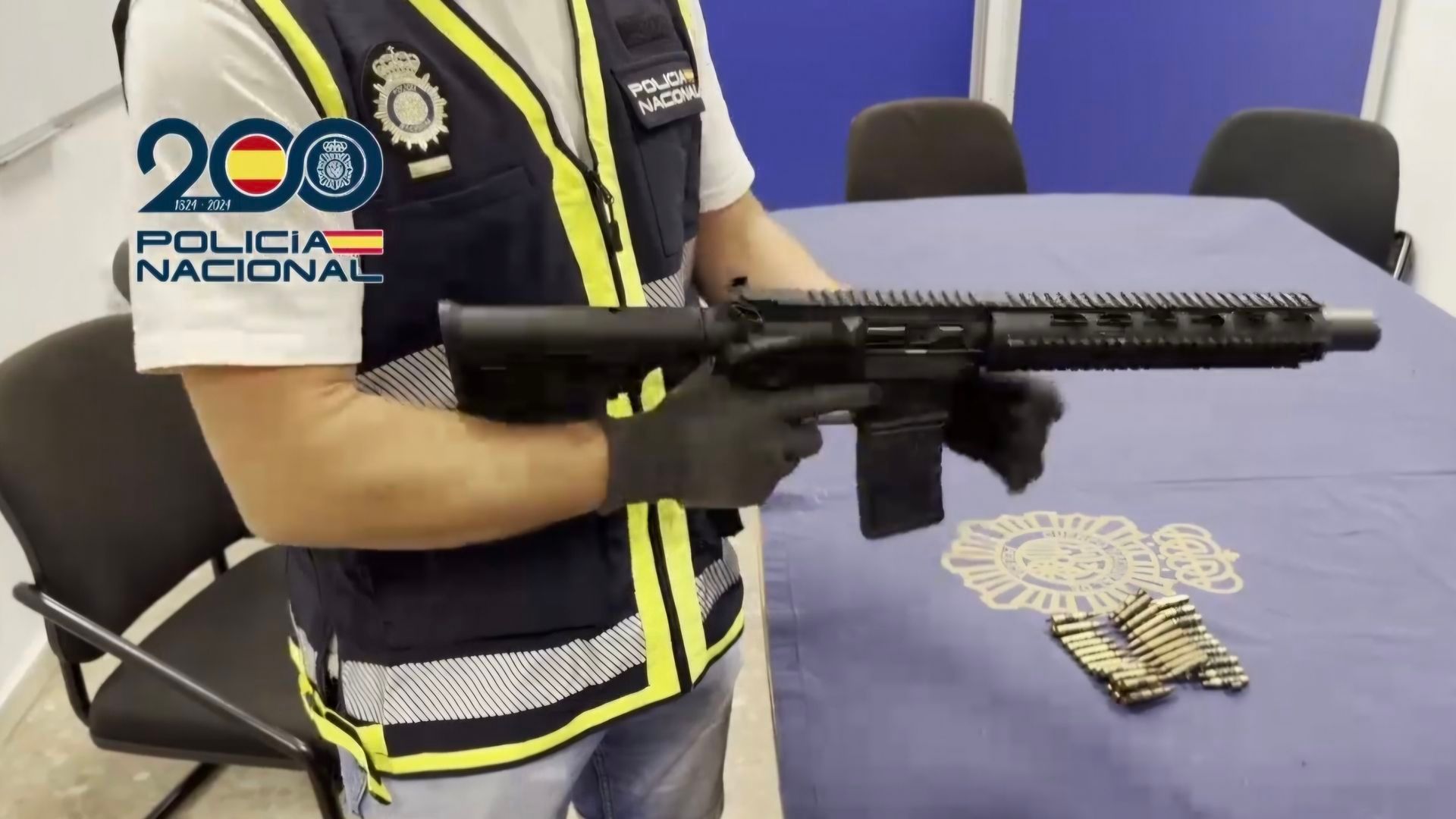 Fusil de asalto usado por un sicario menor de edad que asesinó a un holandés de 25 años en Fuengirola