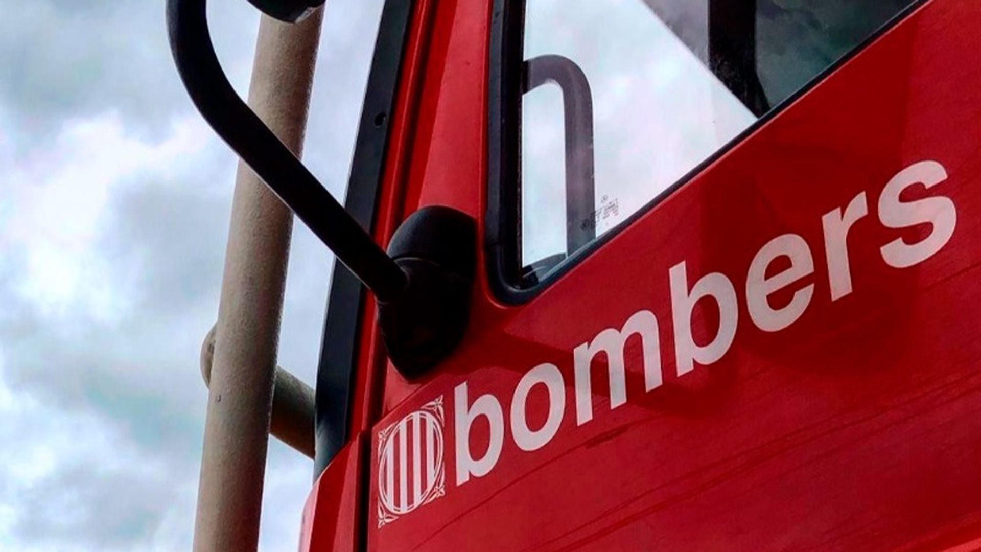 Heridas leves 16 personas en un incendio en un aparcamiento de un hotel de Coma-ruga (Tarragona)