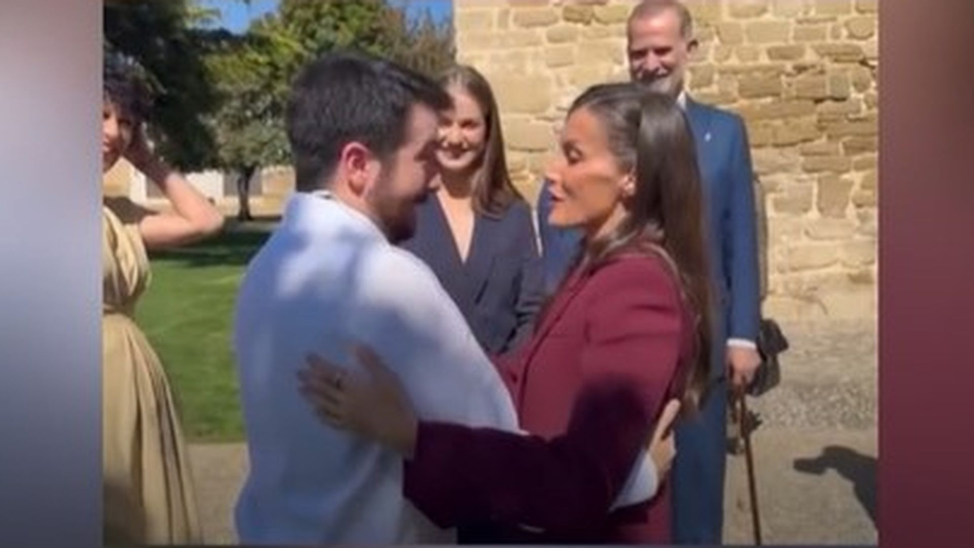 La anécdota de la reina Letizia con un periodista que le sorprendió cantando en su visita a Navarra