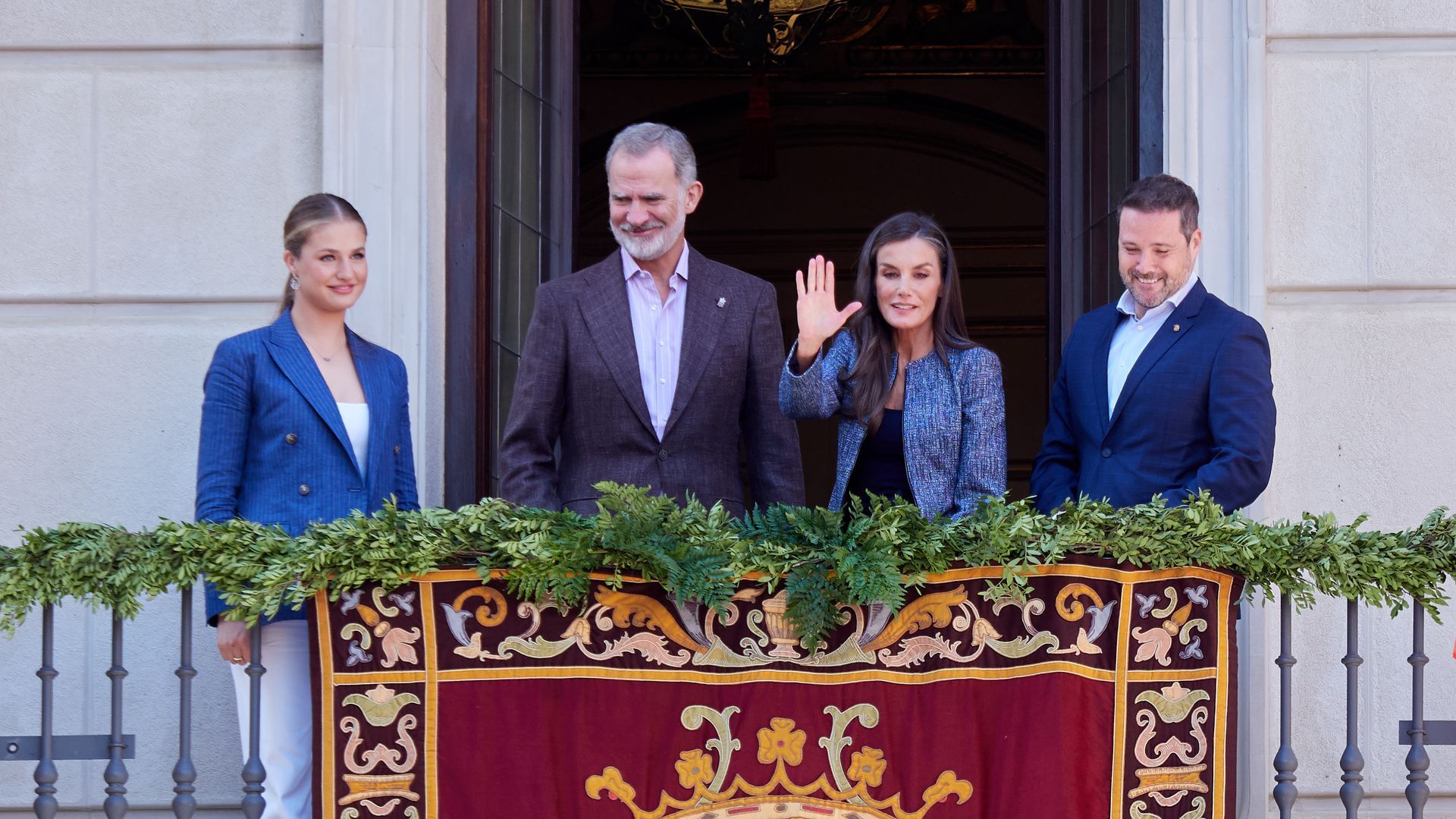 Los reyes Felipe y Letizia acompañan a la princesa Leonor en su último día en la comunidad foral