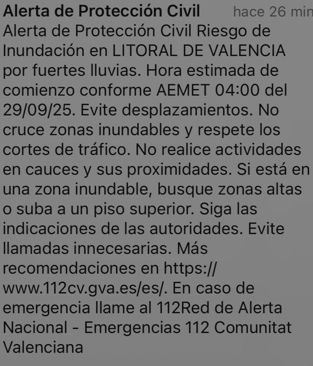 Emergencias envía un mensaje Es-Alert a los móviles en Castellón y Valencia ante la alerta roja por lluvias