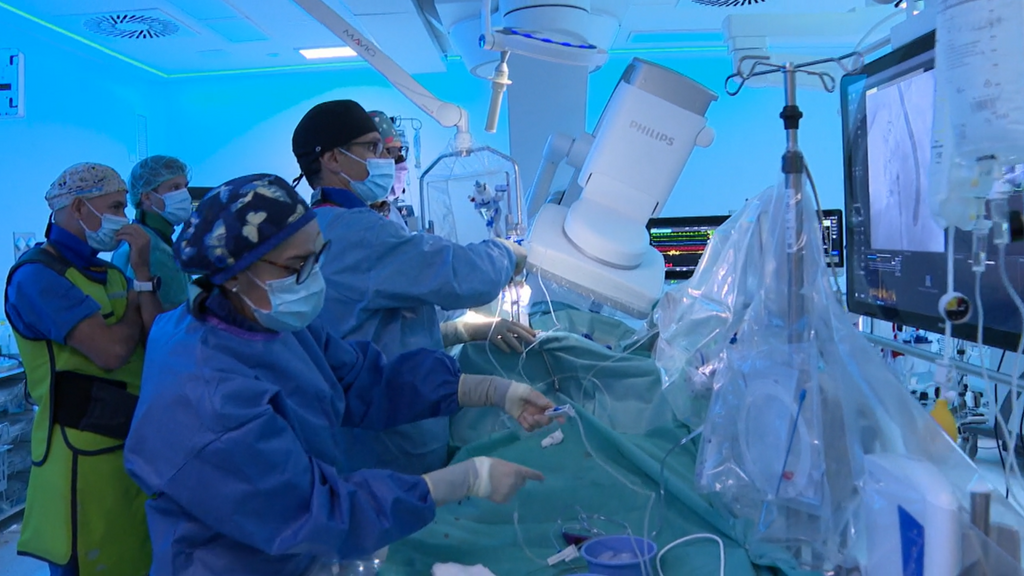 Operar un corazón que sigue latiendo y desde una pierna: este lunes, día mundial del corazón