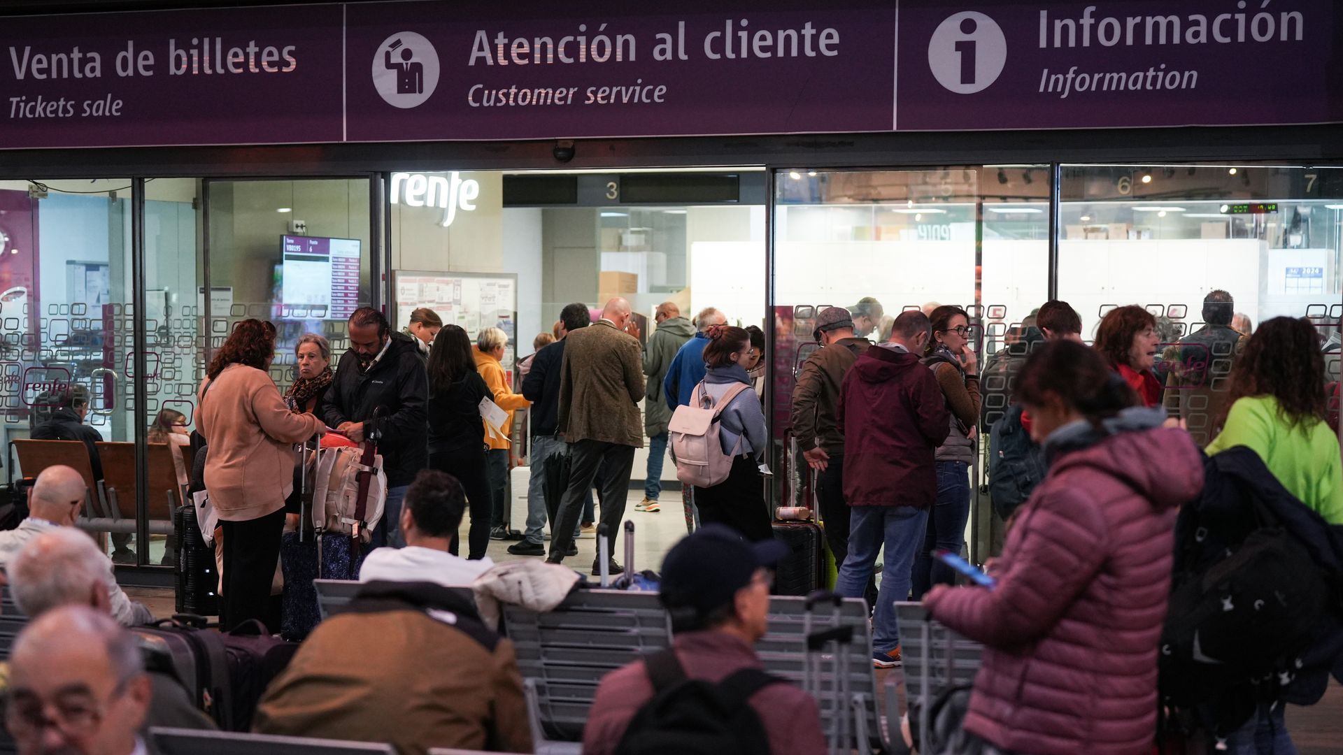 Renfe avisa de posibles incidencias en los trenes por las fuertes lluvias desde esta tarde