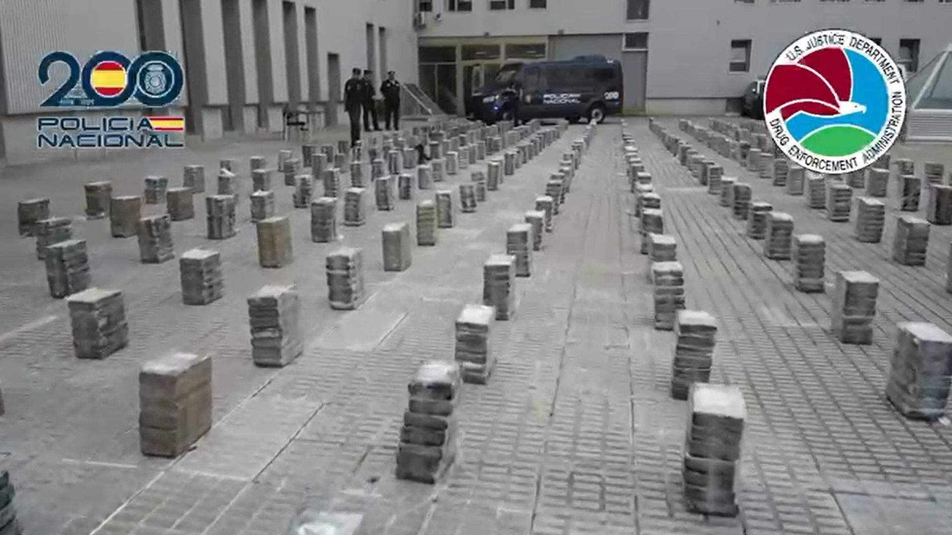 Detenidos en tierra los tripulantes de un semisumergible que transportaba un alijo de 3650 kilos de cocaína