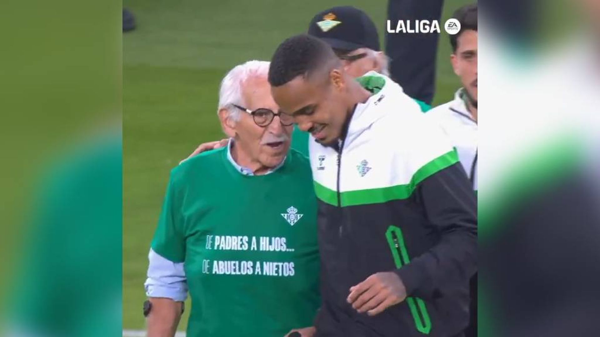 El emotivo homenaje del Betis a sus mayores por el Día Internacional de las Personas de Edad: “De padres a hijos, de abuelos a nietos”