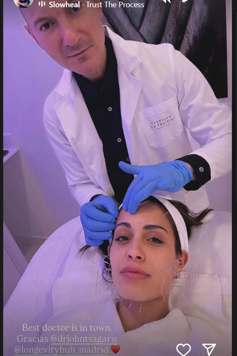 Hiba Abouk sometiéndose al tratamiento