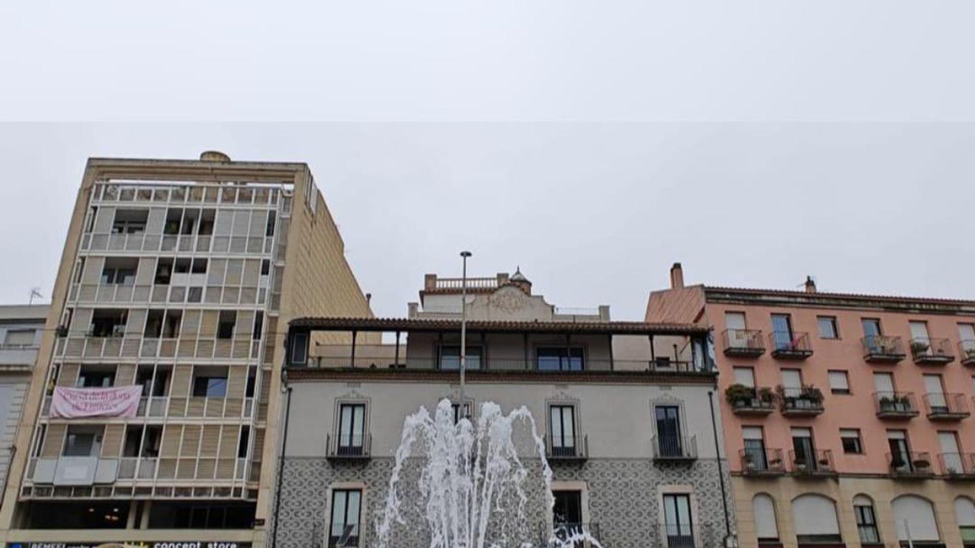 La "broma pesada" en una fuente, a rebosar de jabón en Figueres