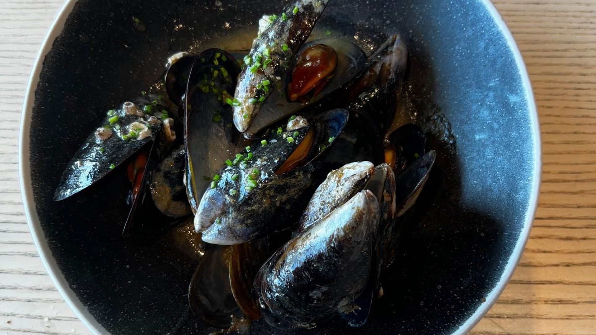 Mejillones con escabeche de cítricos.