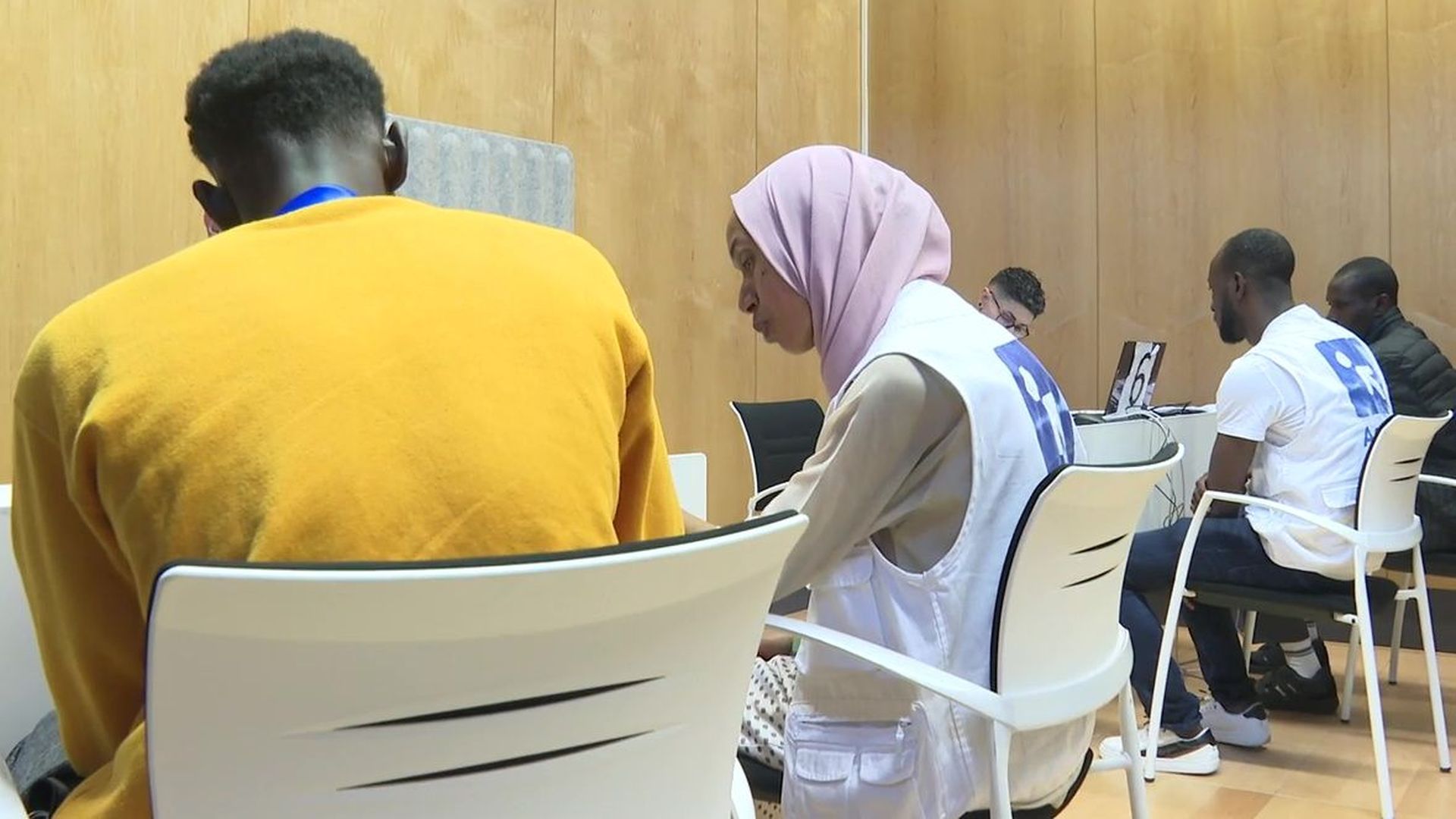 Núñez Feijóo copia el modelo de visado por puntos de otros países que podría ser ilegal en España