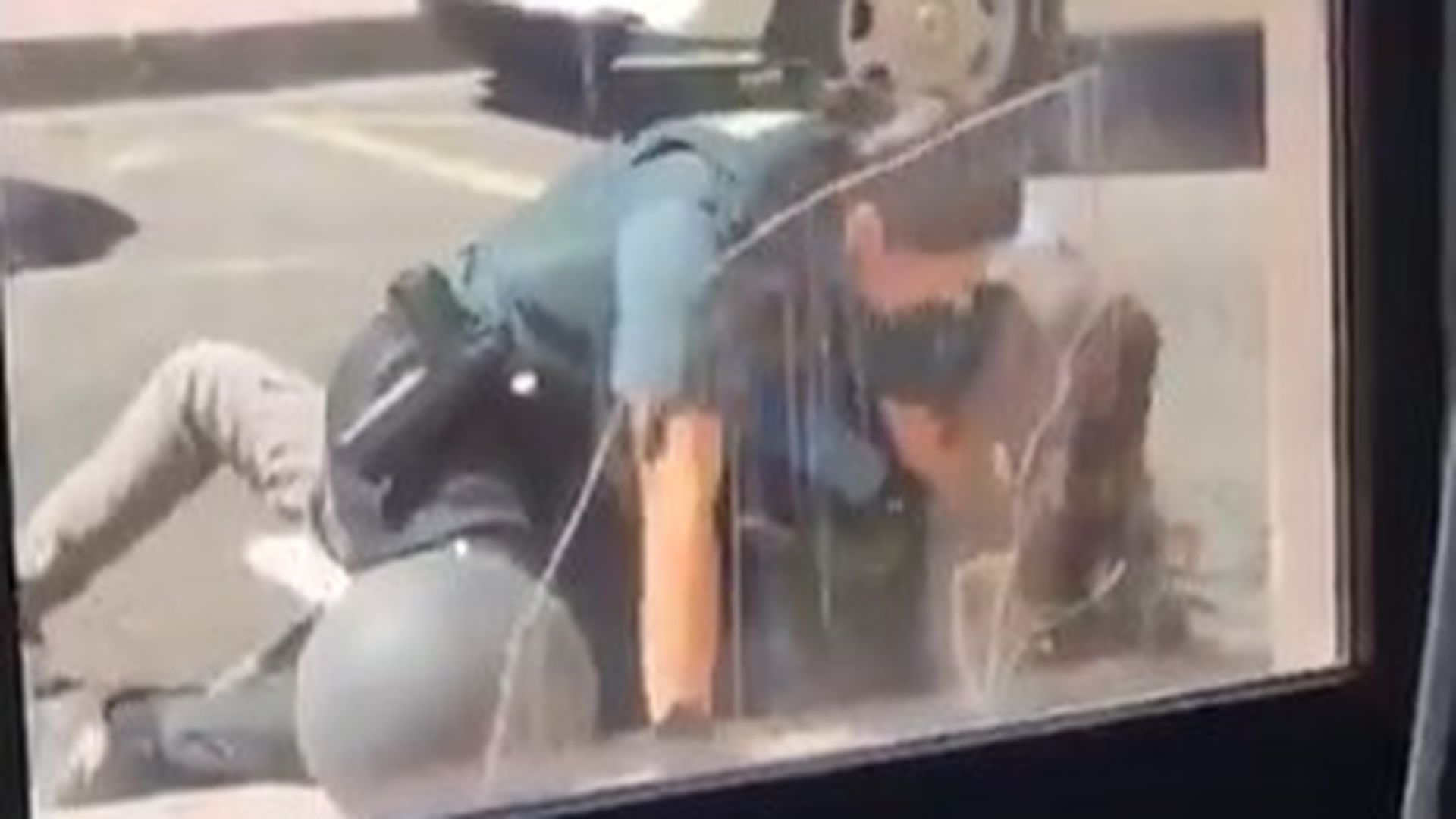 Una guardia civil reduce con un tiro en el pie a un hombre que arremetió contra varios agentes con un objeto punzante en La Gomera