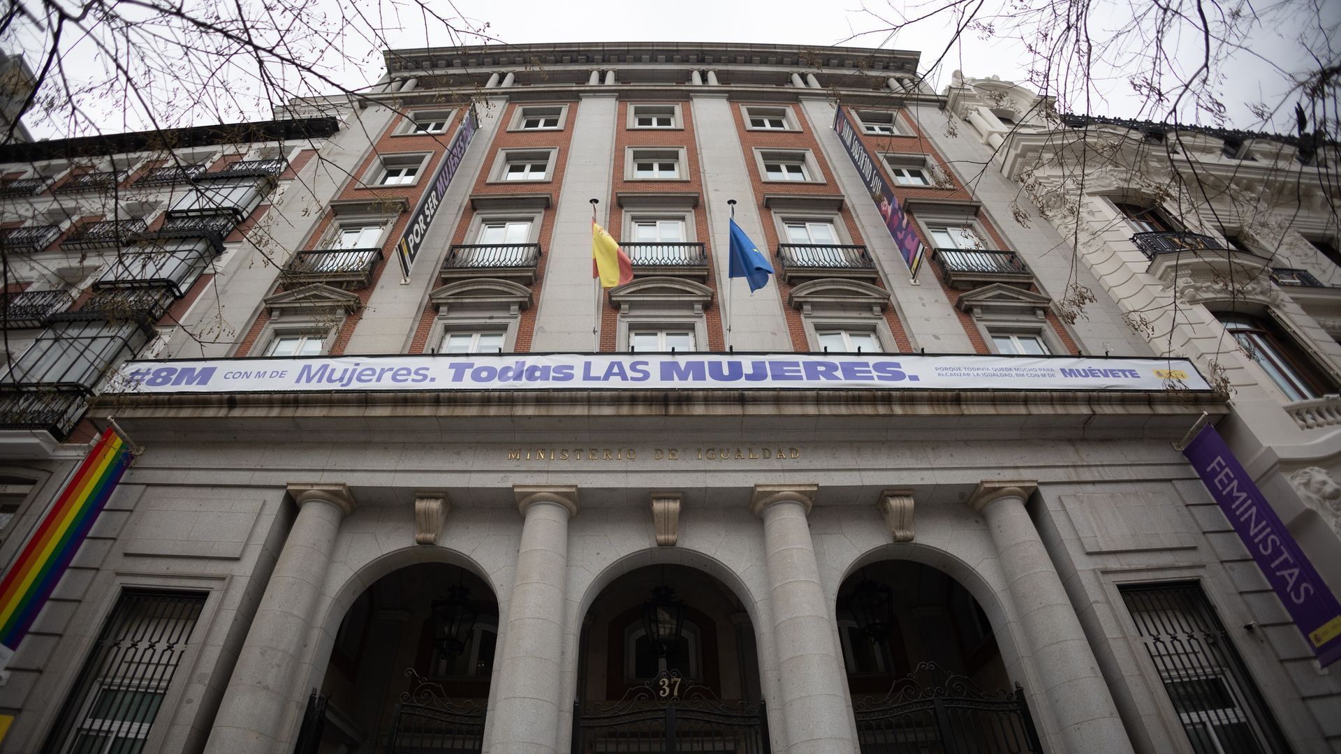 Una víctima de violencia machista recoge 10.000 firmas para pedir a Igualdad que garantice el funcionamiento de las pulseras