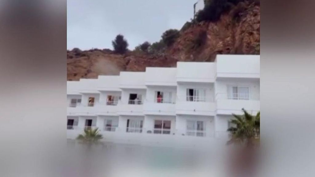 Al menos cinco heridos durante los episodios de lluvias en Ibiza: dos por caídas y tres por un desprendimiento de rocas