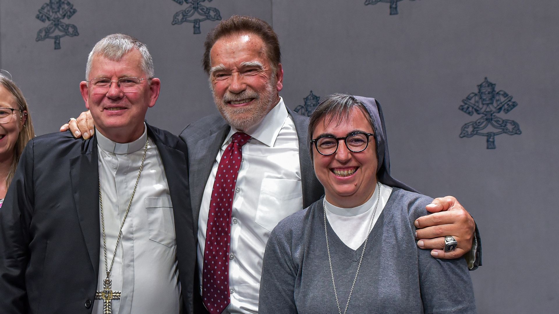 Arnold Schwarzenegger invita a los católicos desde el Vaticano a convertirse en 'cruzados del ambiente' contra la contaminación