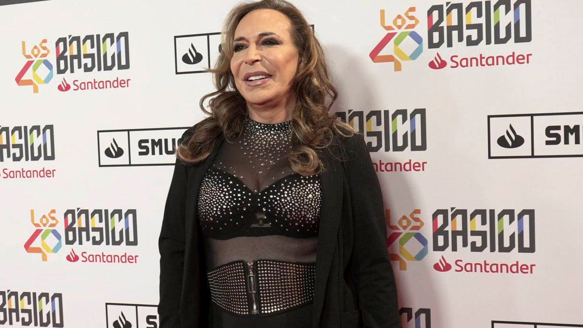 Benita, en la alfombra de LOS40 Básico Santander