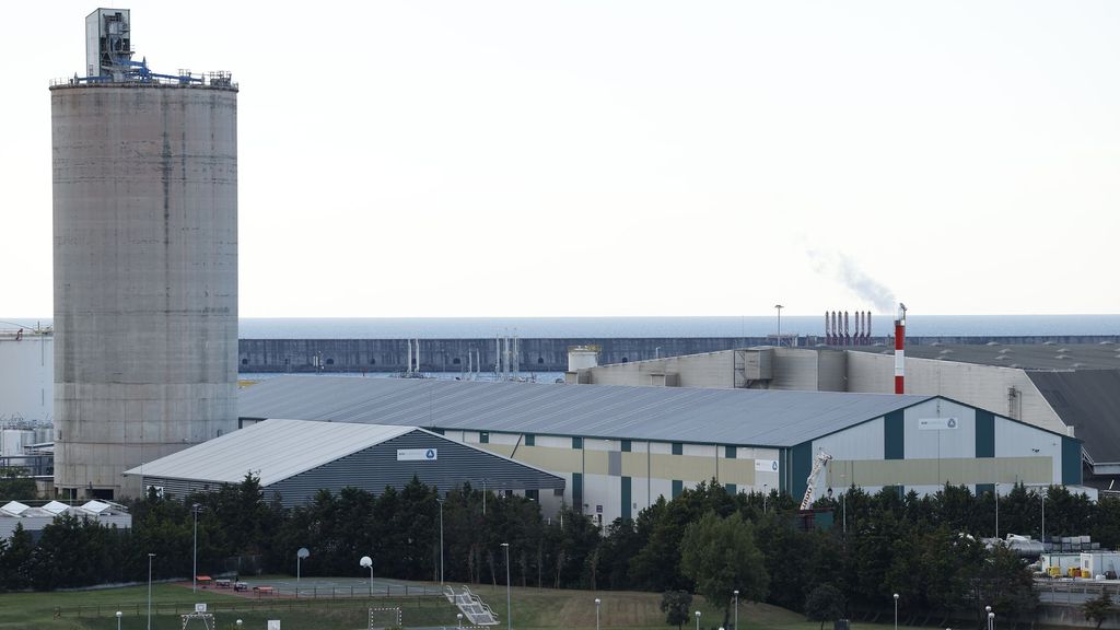 Cinco trabajadores han resultado heridos por quemaduras, tres de ellos leves