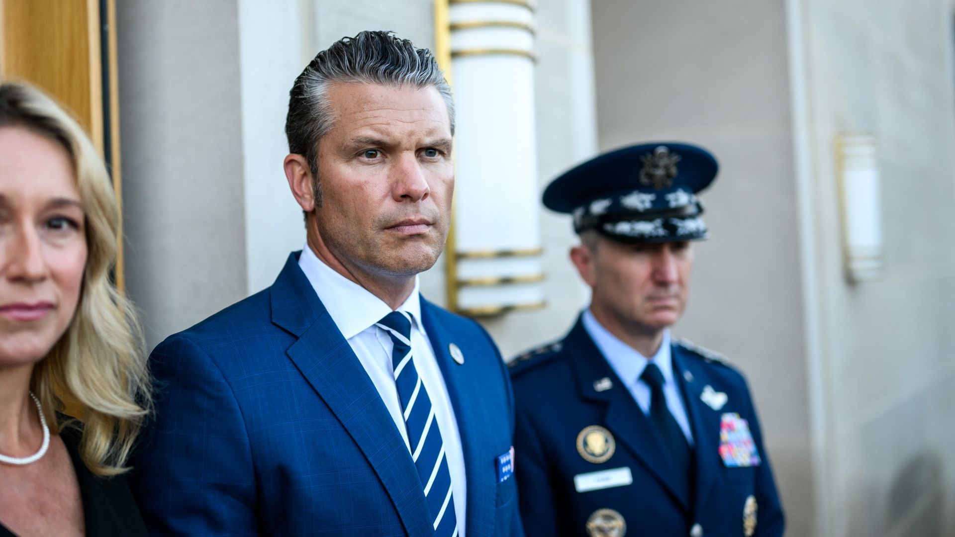 Estados Unidos instaura el "estándar masculino" en el Ejército para evitar soldados "gordos", "barbudos" y con "delirios de género"