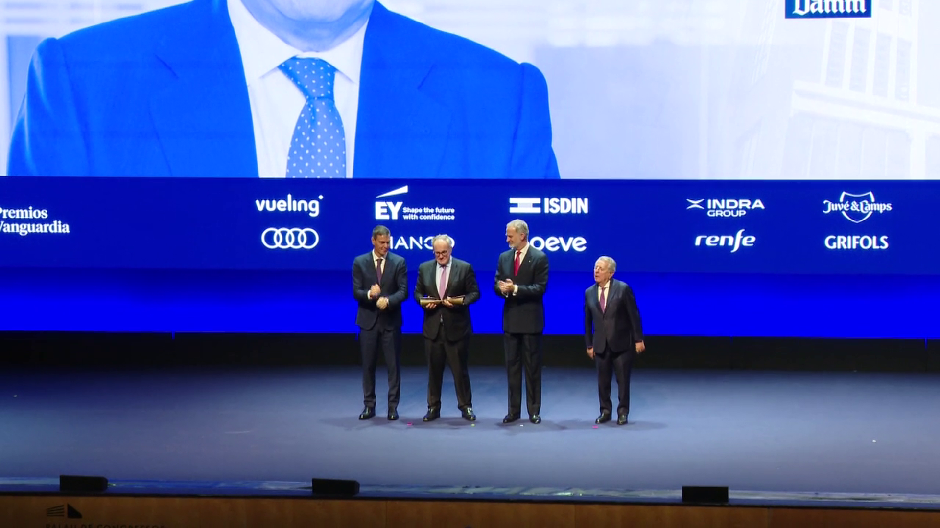 Los Premios La Vanguardia reconocen a Demetrio Carceller como empresario del año por más de tres décadas al frente de Damm”