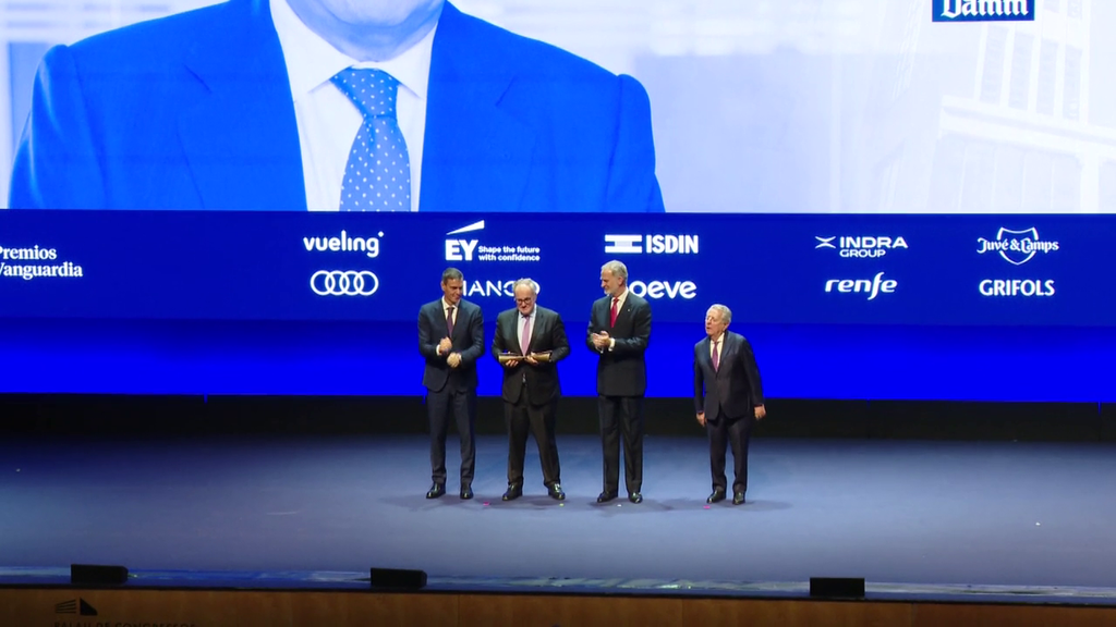 Los Premios La Vanguardia reconocen a Demetrio Carceller como empresario del año por más de tres décadas al frente de Damm”