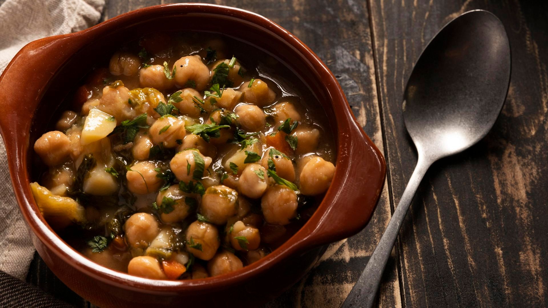Plato de garbanzos cocidos