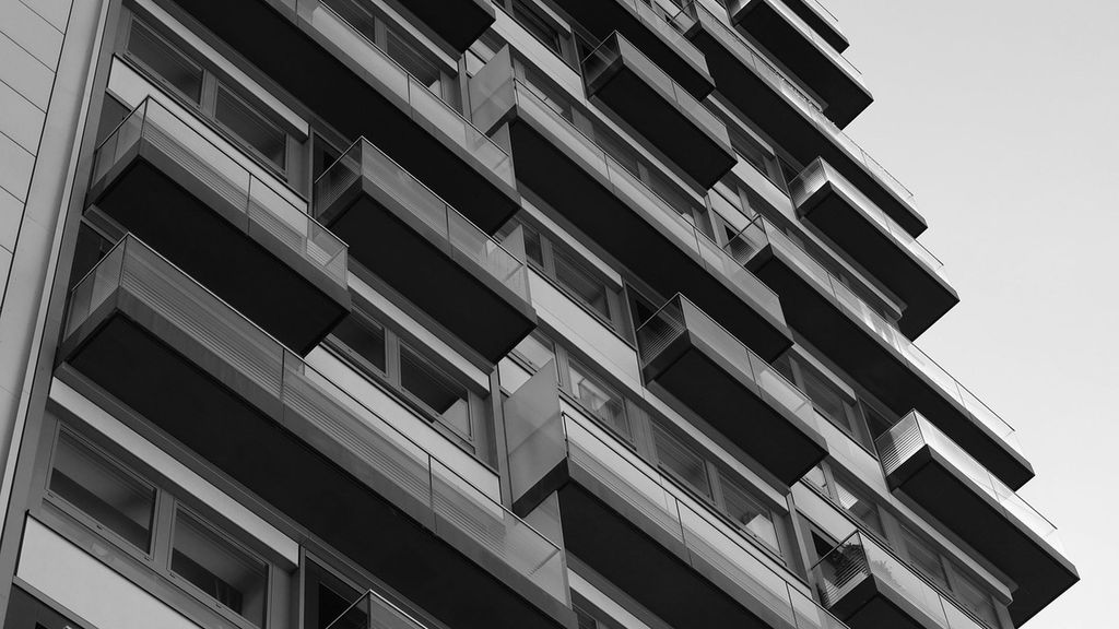 Según el INE, la compraventa de viviendas de segunda mano sigue liderando el mercado.