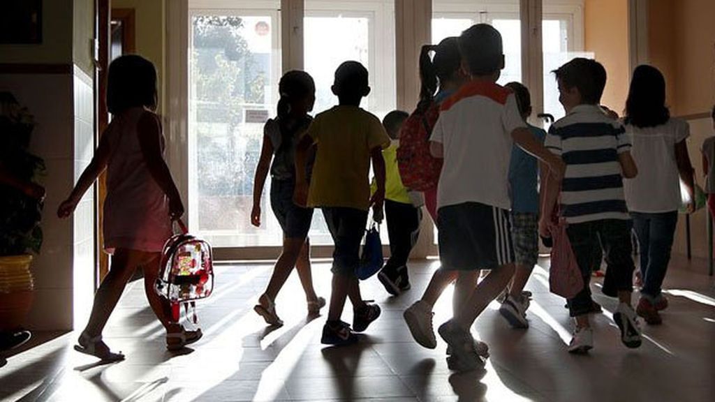 A 35ºC en clase y sin una sola sombra en el recreo: la indignación llega a las aulas