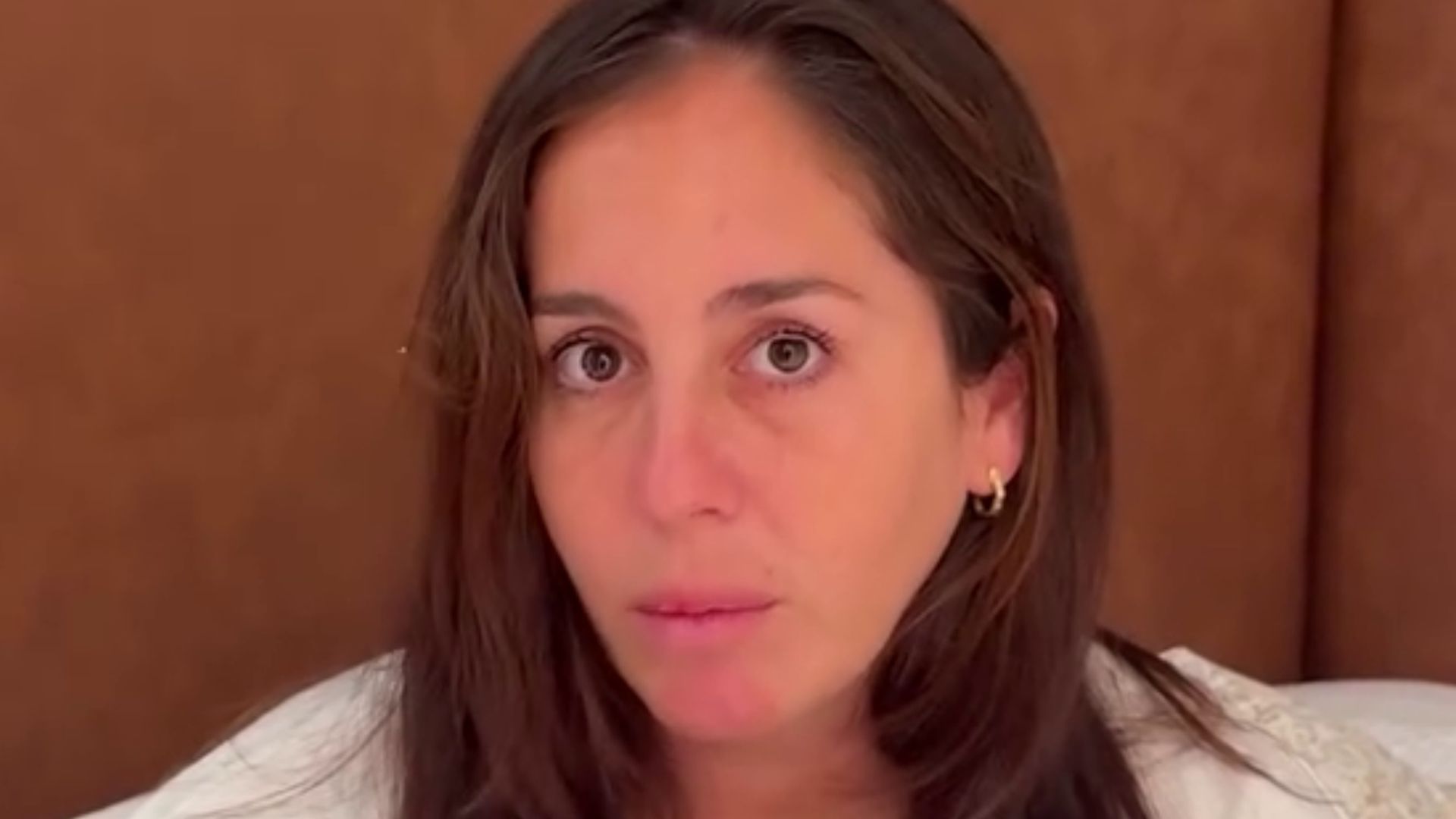 Anabel Pantoja enseña la solución que ha encontrado para el trastorno que padece