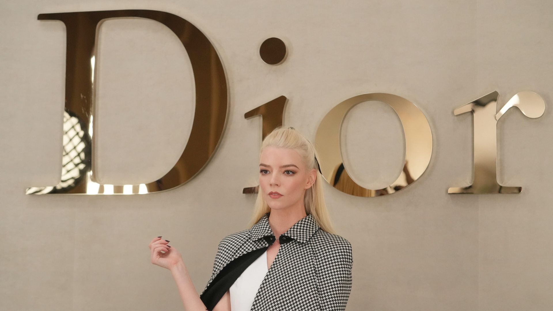 Anya Taylor-Joy en el desfile de Dior