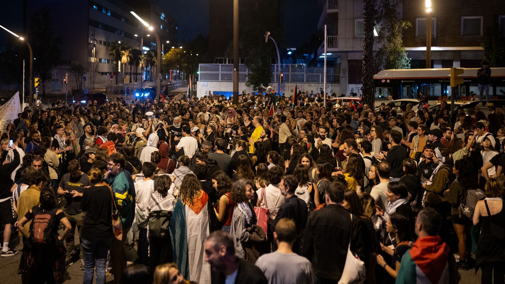 Cargas policiales en la protesta ante el consulado de Israel en Barcelona por la Flotilla