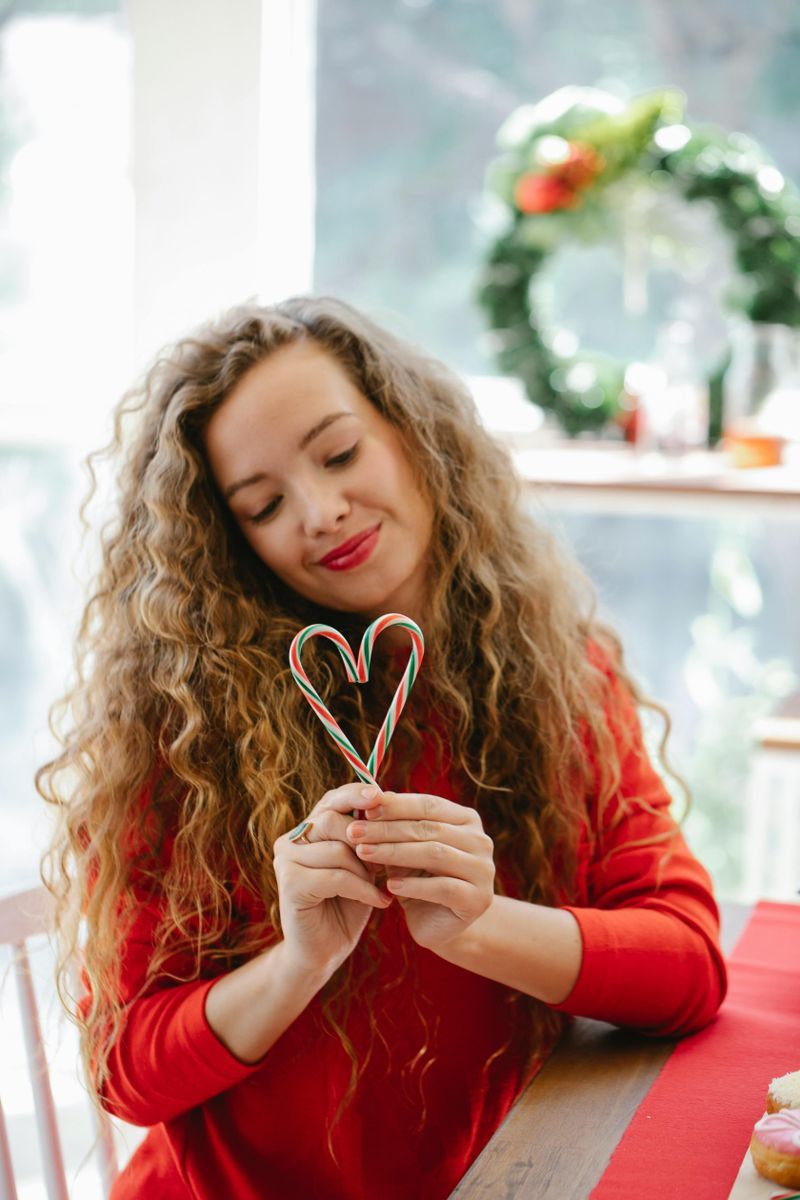 Chica con candy canes