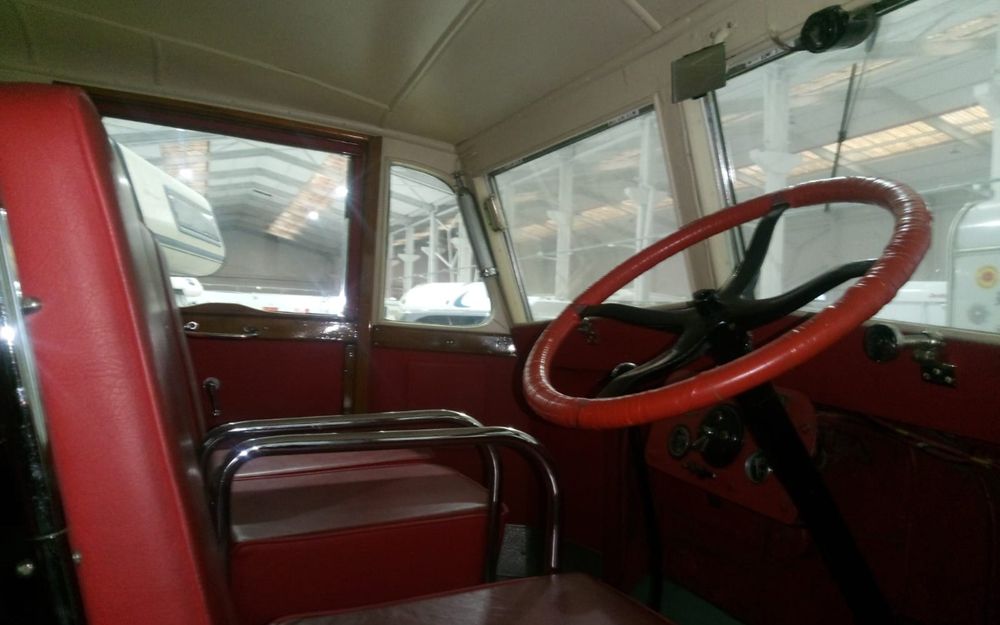 El autobús centenario fue adquirido en Francia y tiene la matrícula NA-1494