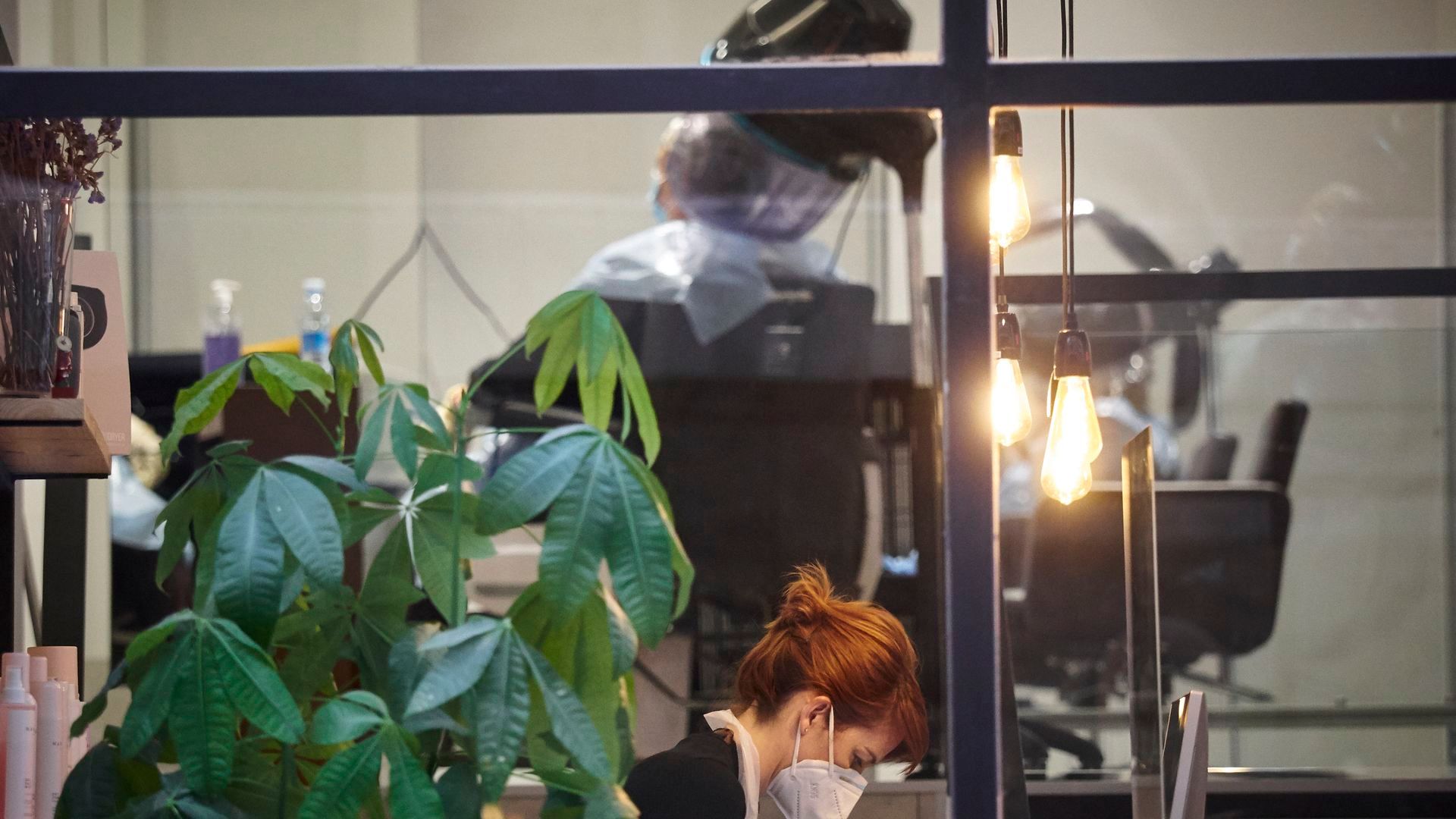 En una ocasión cerró durante dos horas la oficina para presuntamente ir a la peluquería