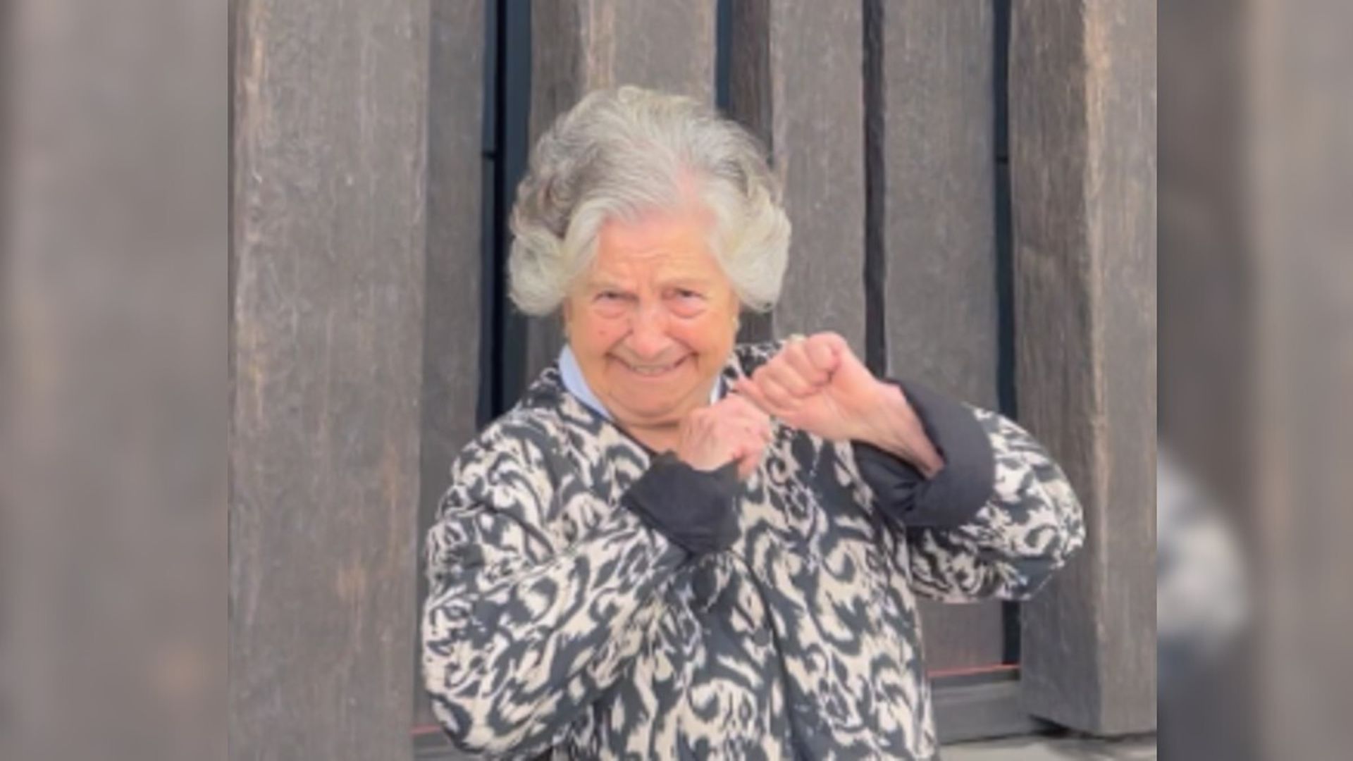 Guadalupe Fiñana, conocida como la "Abuela de Dragones"