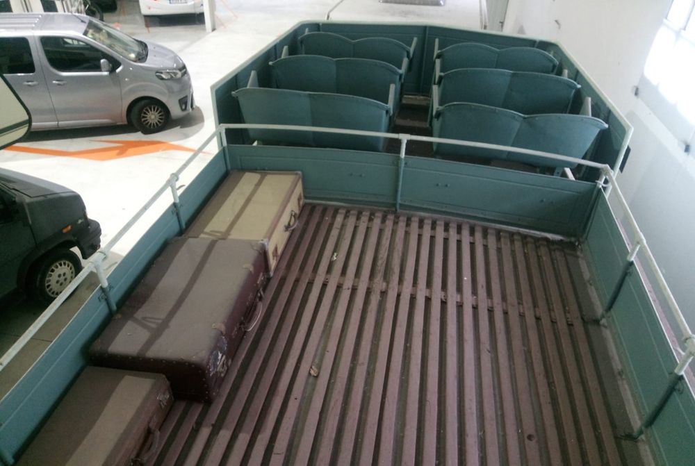 Los pasajeros de Clase Imperial, la más barata, viajaban a la intemperie en asientos de metal