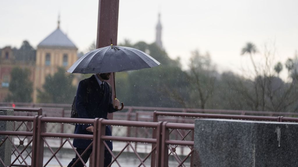 Un hombre con un paraguas