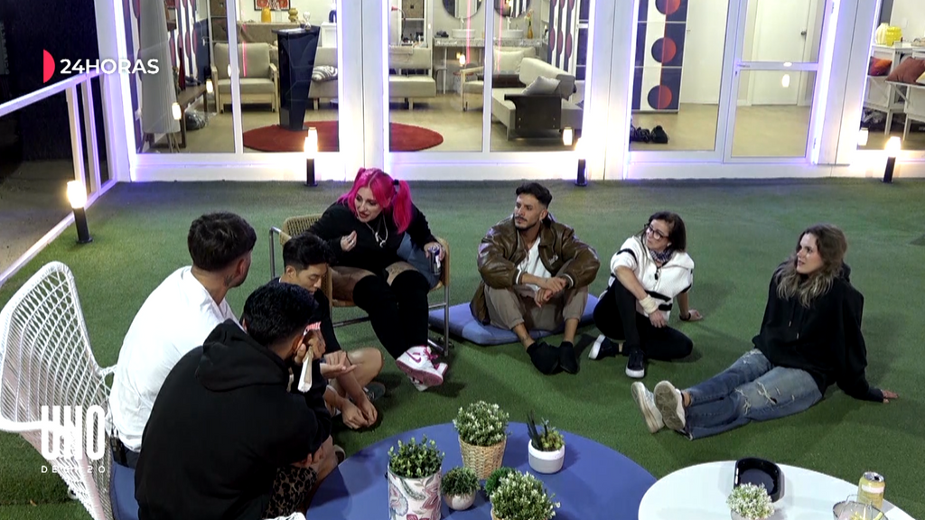 Joon se queda completamente en blanco con una pregunta de sus compañeros: "No tengo"