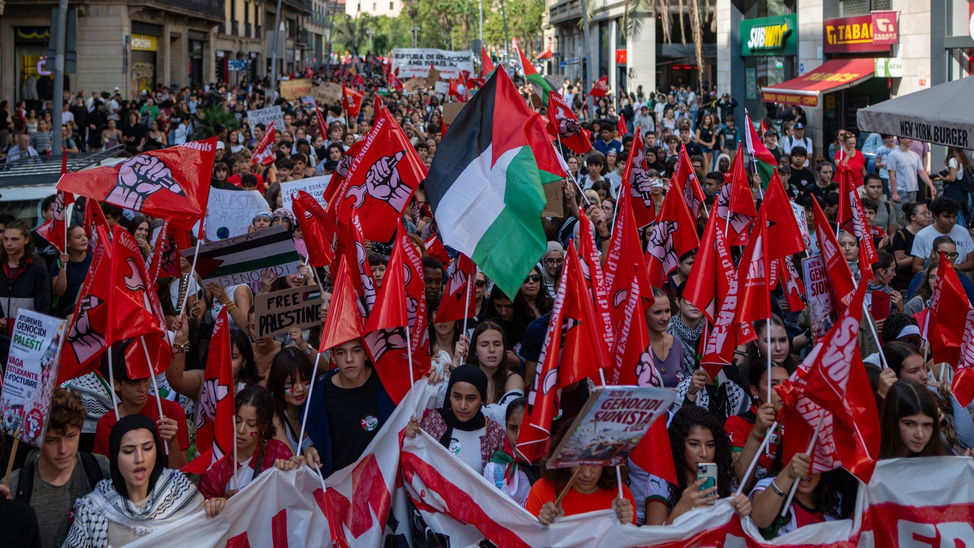 1.200 estudiantes se manifiestan en Barcelona "contra el genocidio sionista"