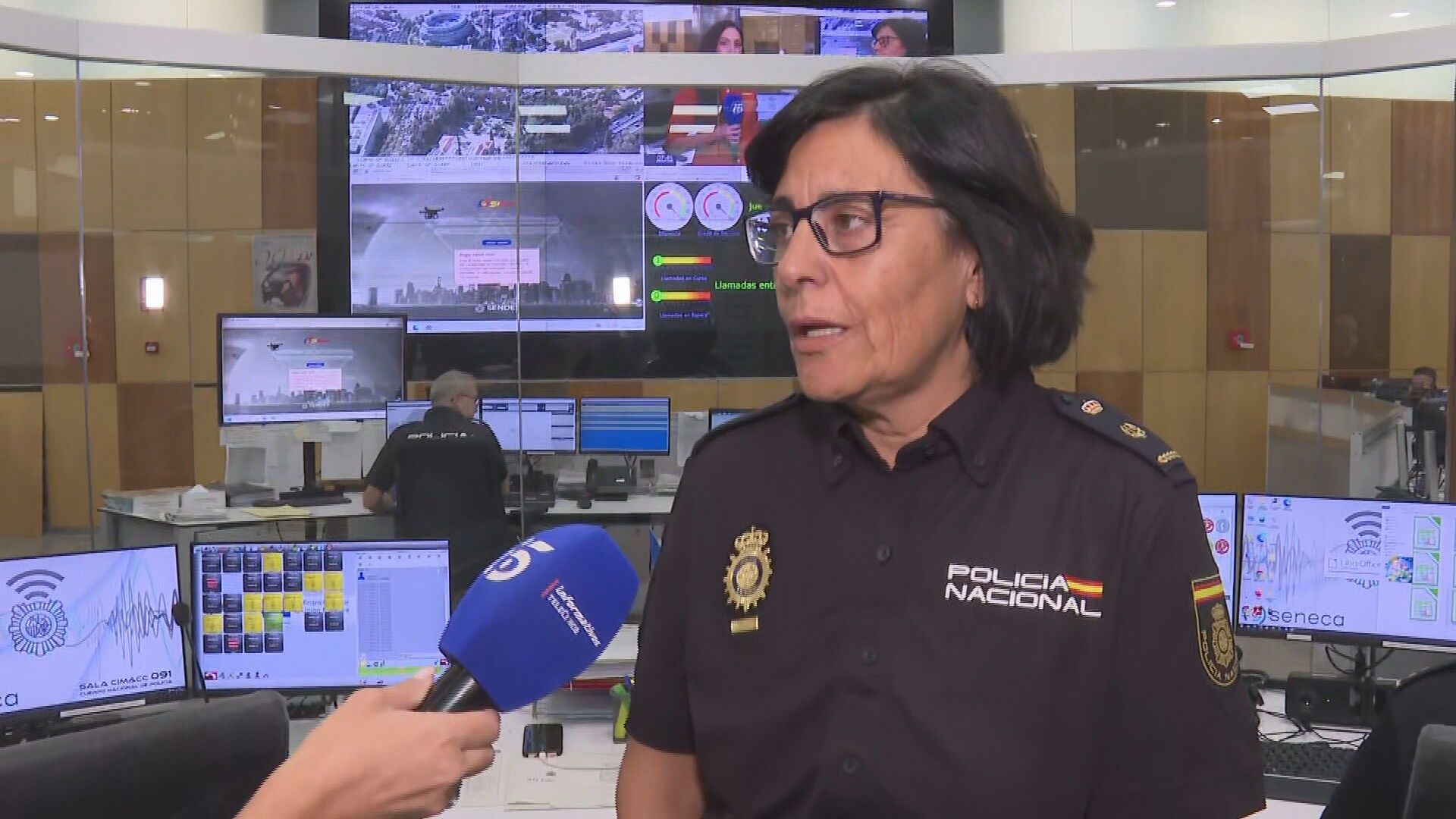 Así funciona las 24 horas del día la sala inteligente donde se atienden las llamadas al 091 de la Policía Nacional