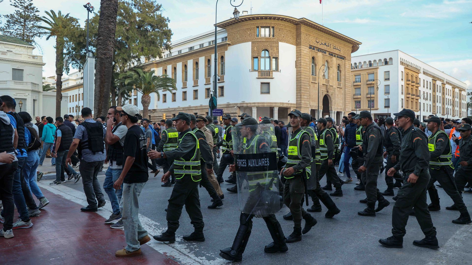 Dos muertos por herida de bala de la Gendarmería de Marruecos en el quinto día de potestas juveniles: denuncian que atacaron un cuartel