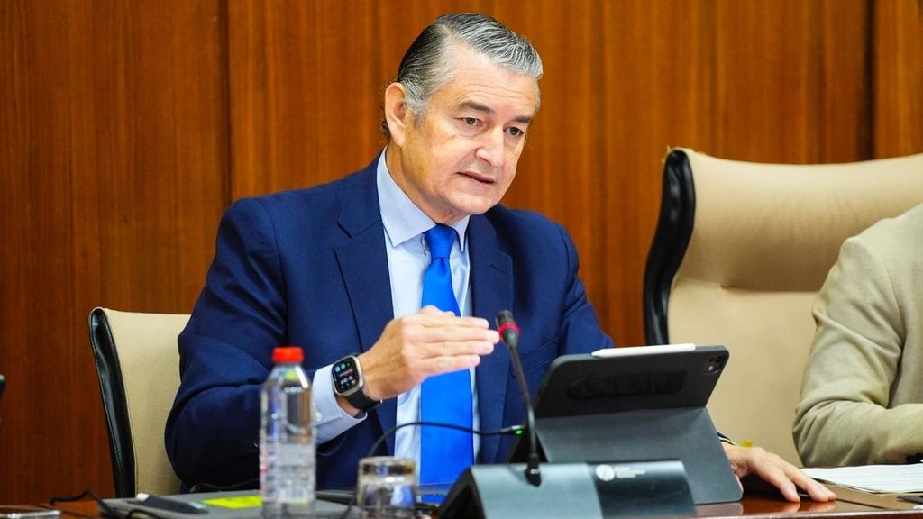 La Junta de Andalucía defiende que está dando "la cara" y que está contactando con 2.000 mujeres tras el fallo en el cribado de cáncer de mama