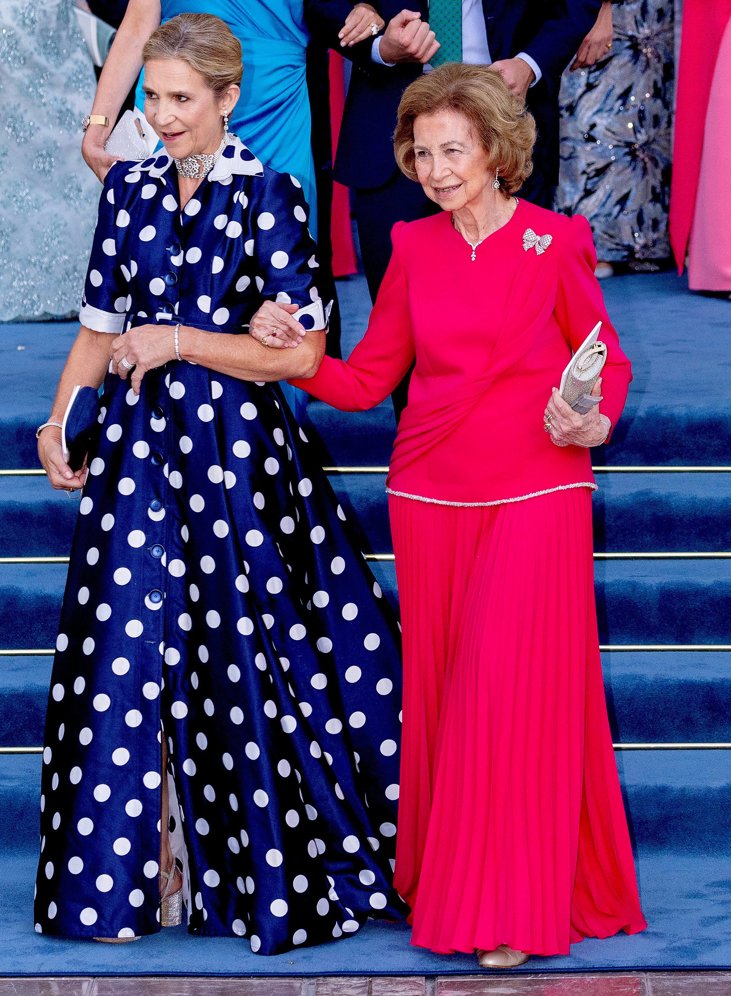 El look de la Infanta Elena en la boda Boda de Theodora de Grecia y Matthew Kumar