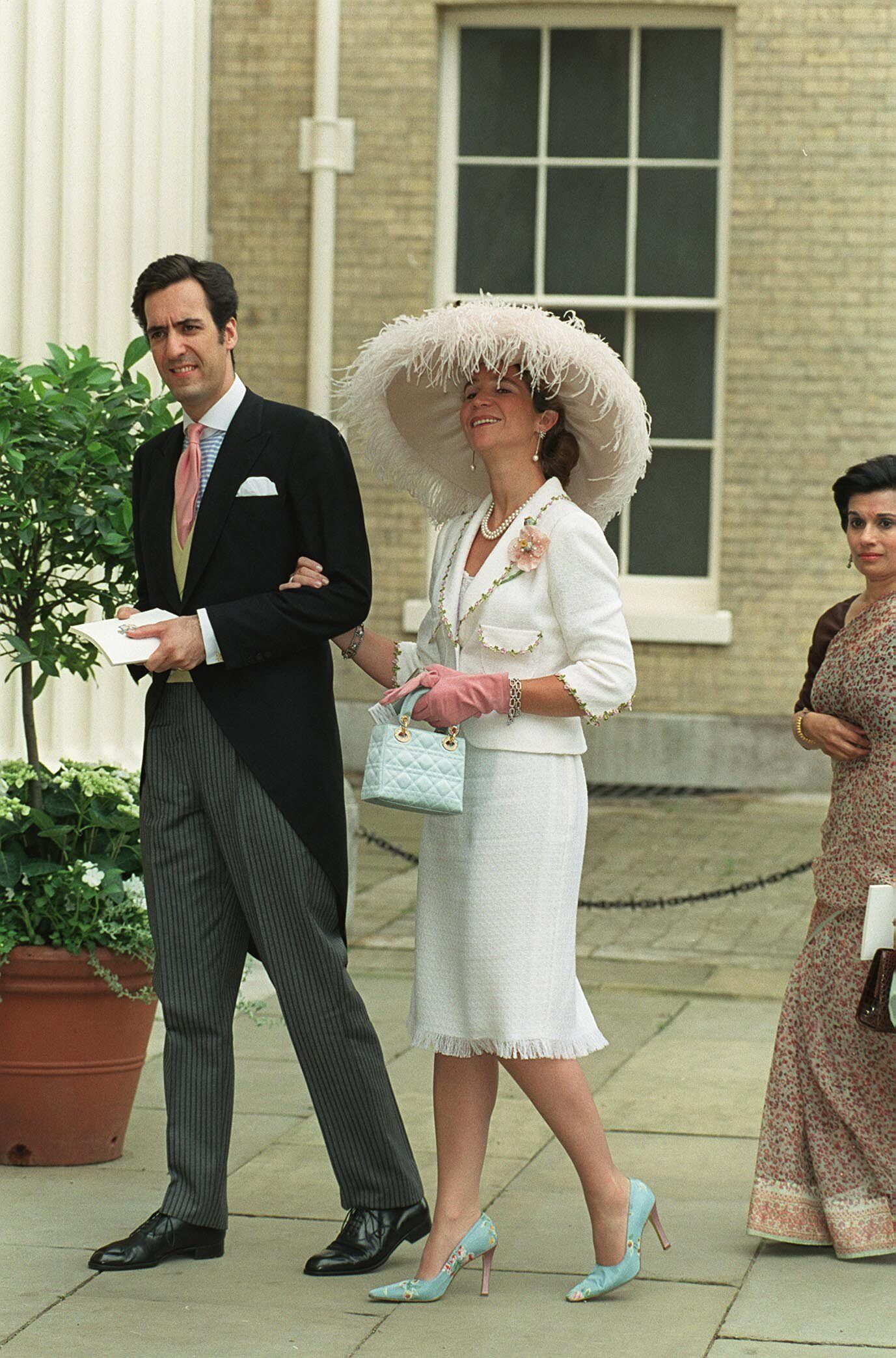 El look de la Infanta Elena en la boda de Alexia de Grecia