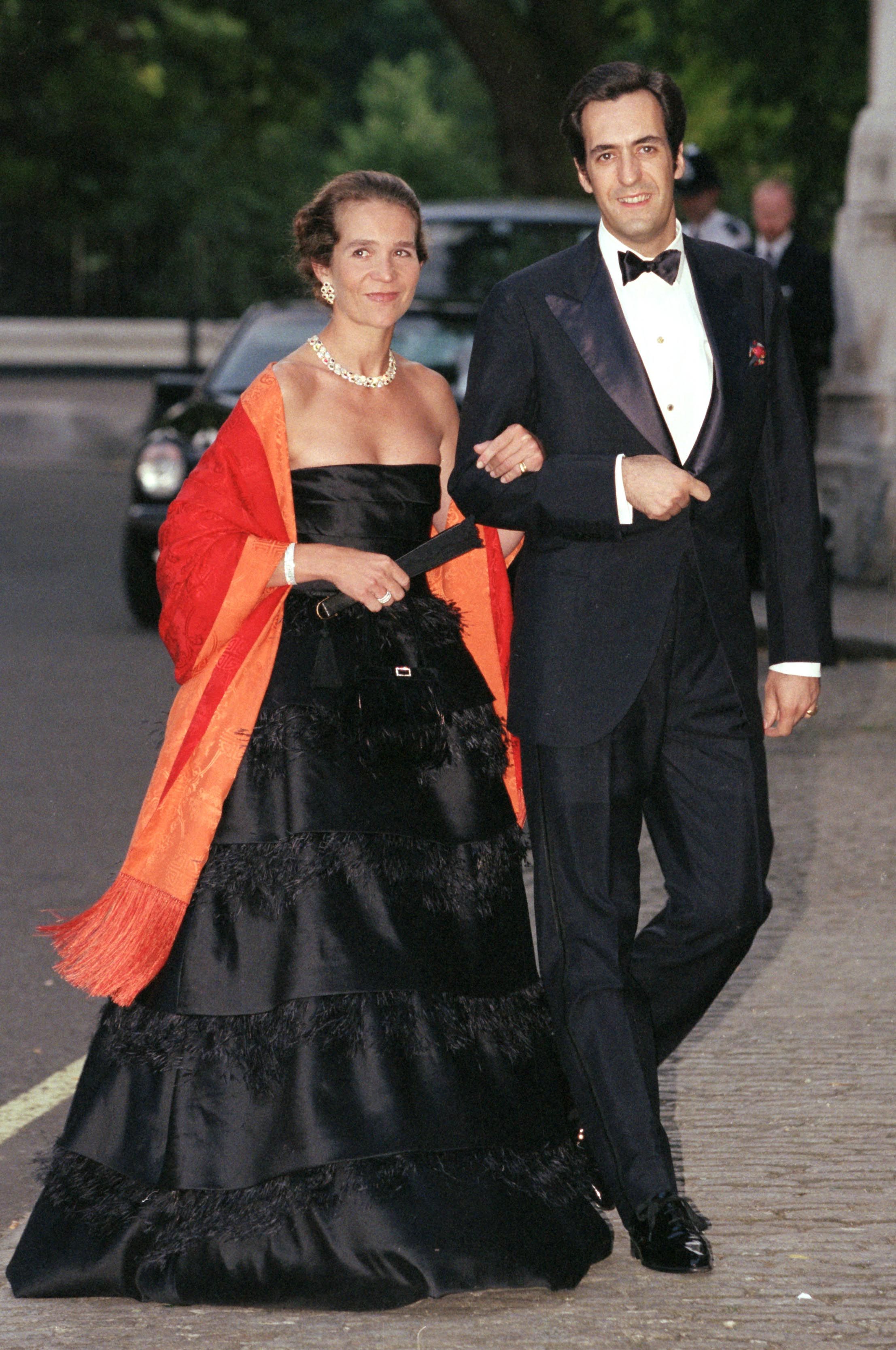 El look de la Infanta Elena en la preboda de Alexia de Grecia