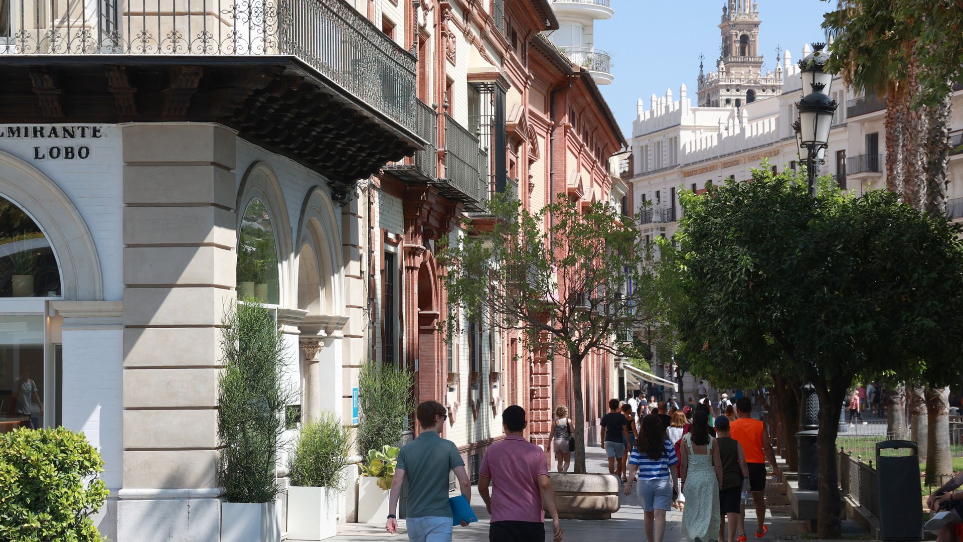 El sur peninsular alcanza las máximas del país con hasta 34ºC en Sevilla